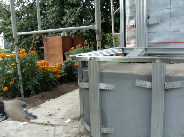 Профілі фіксуються підвісами