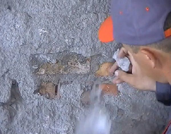 Перевірте міцність стіни і штукатурки