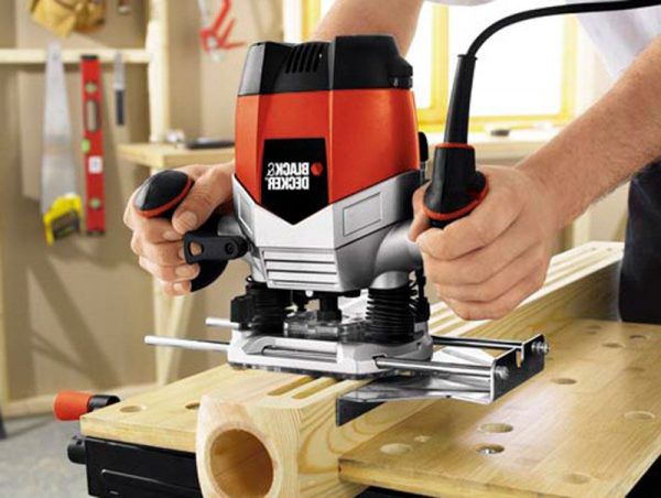 Робота ручним фрезером