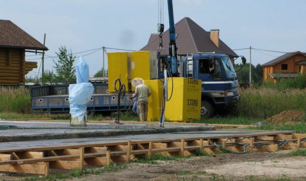 Розвантаження газобетонних блоків