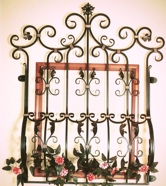 Решітка як оздоблення фасаду будинку