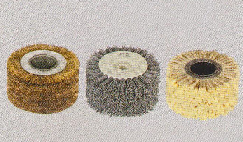 Щітки для триступеневої обробки деревини