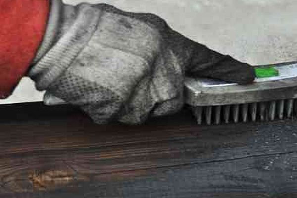 Шліфування горілої деревини