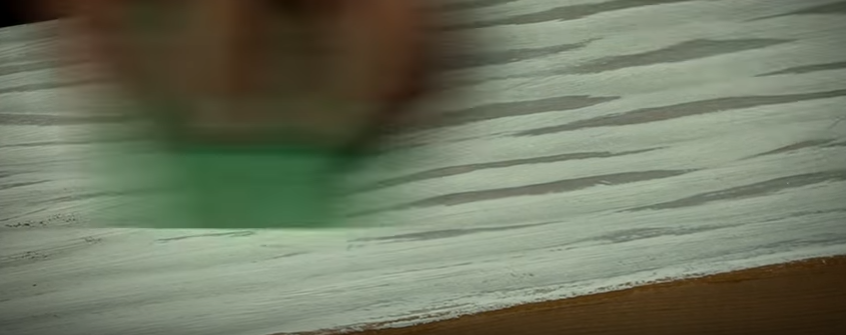 Шліфування підкреслює текстуру деревини