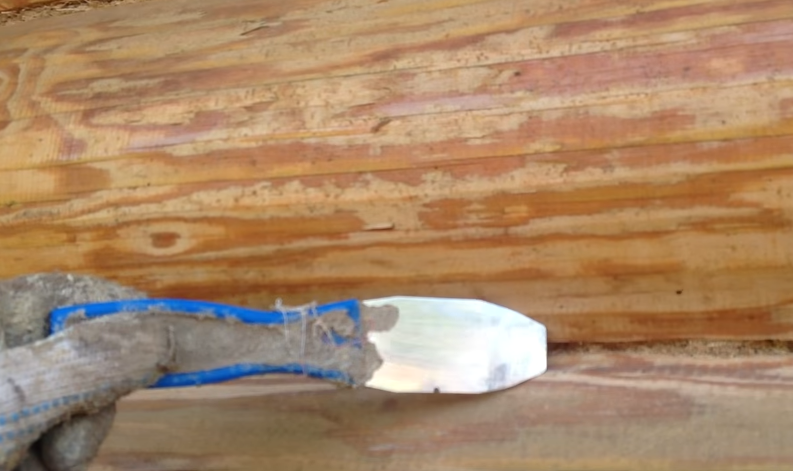 Шов зрубу перед обробкою герметиком