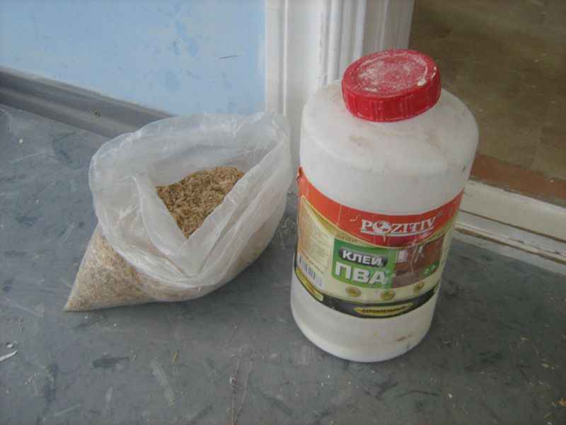 Шпаклівку можна замінити сумішшю тирси і клею
