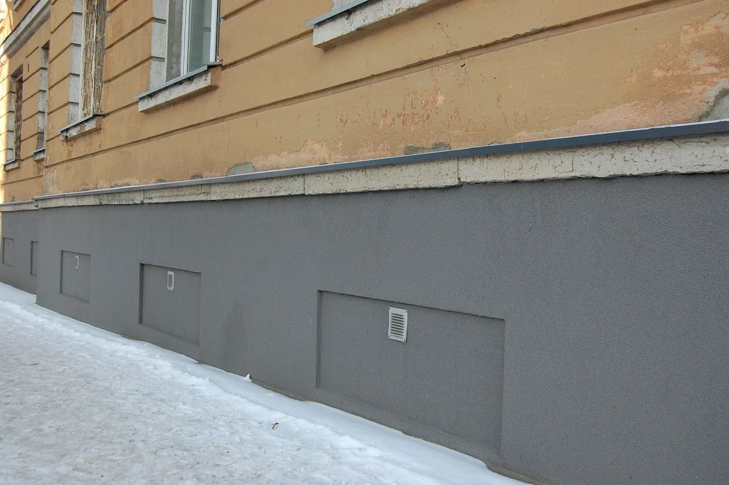 Оштукатурювання цоколя необхідно виконувати відповідно до вимог