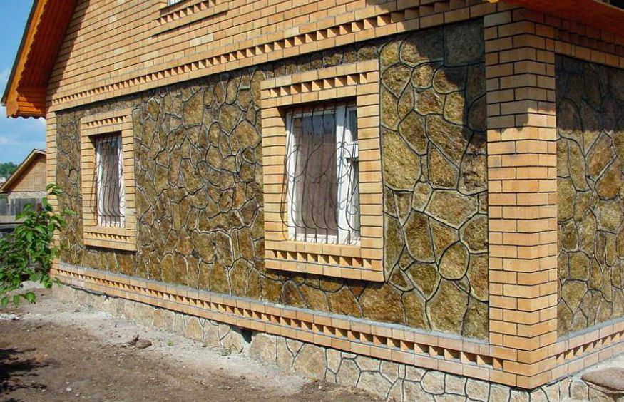 Поєднання натурального каменю та цегли
