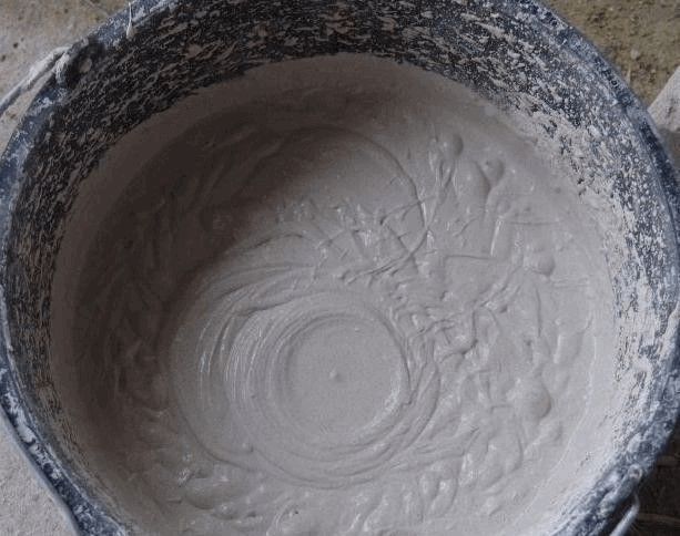 Сухий порошок змішують з водою згідно інструкції