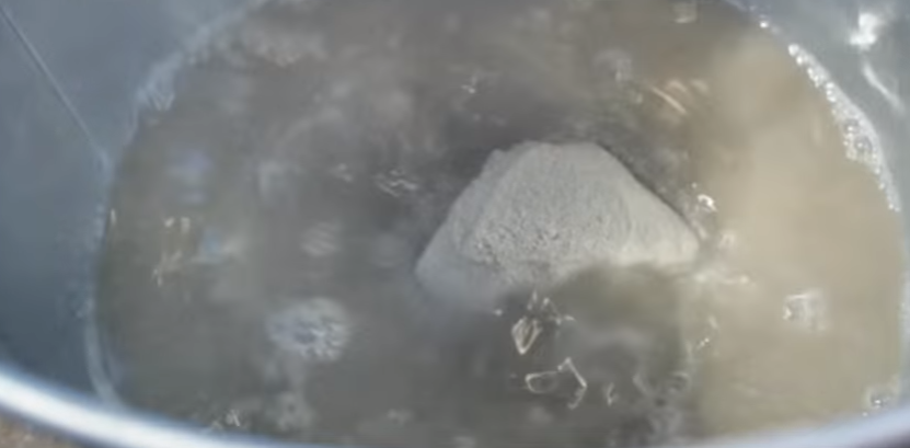 Висипте суху суміш у воду