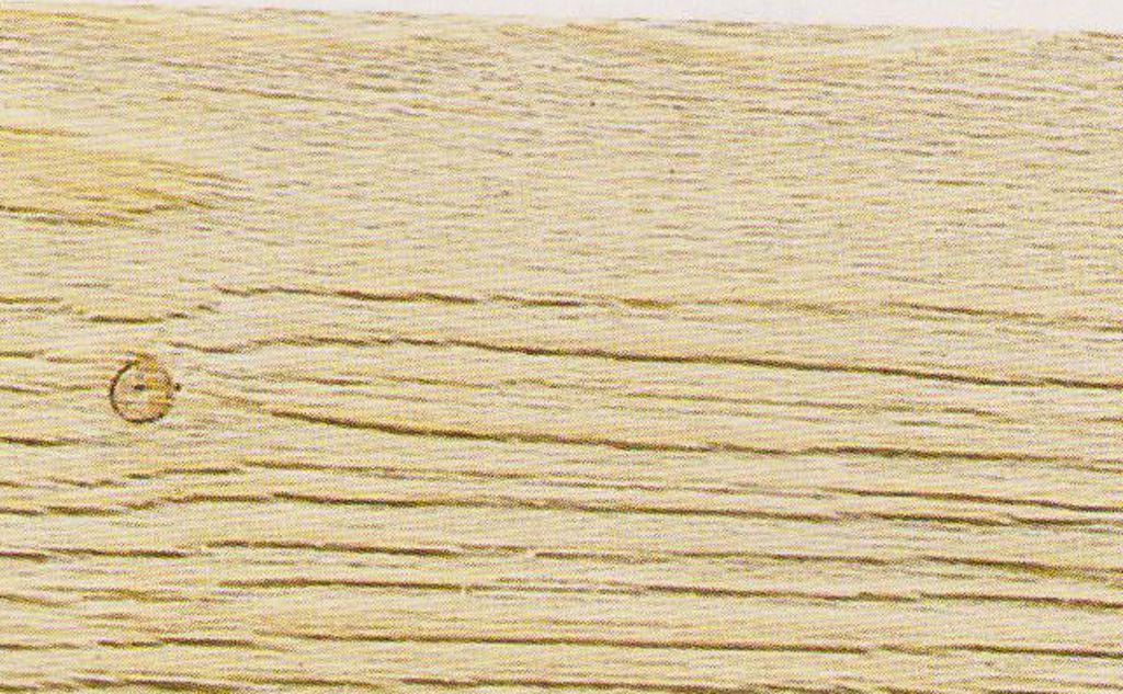 Ось так виглядає деревина після чищення металевою щіткою.