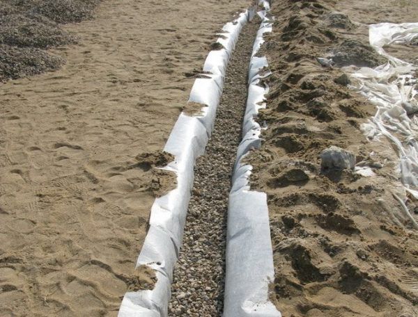 Така ж траншея з протилежного боку