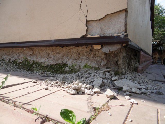 Типовий приклад руйнування неутепленої основи