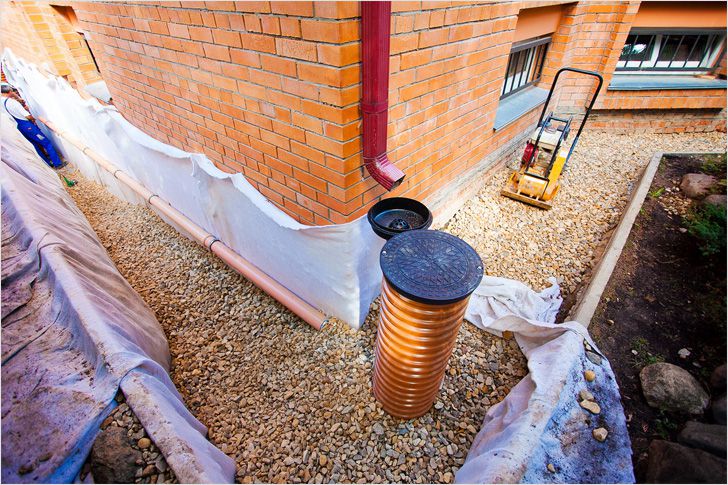 Труби засипають щебенем