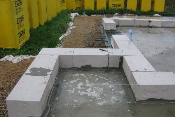 Укладання газобетонних блоків