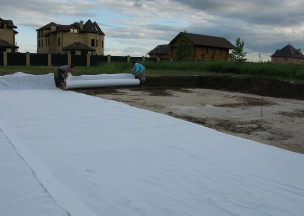 Укладання геотекстилю