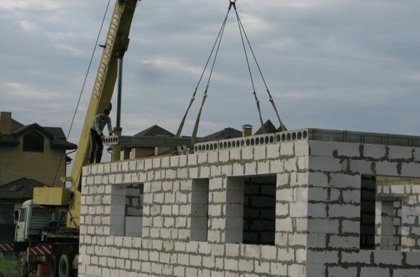 Укладання плит перекриття