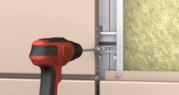 Встановлюються інші фіброцементні панелі для фасаду