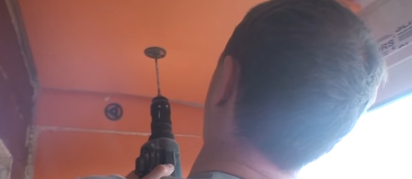 Установка дюбеля