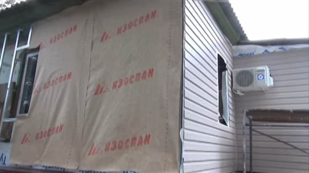 Монтаж сайдингових панелей на фасад