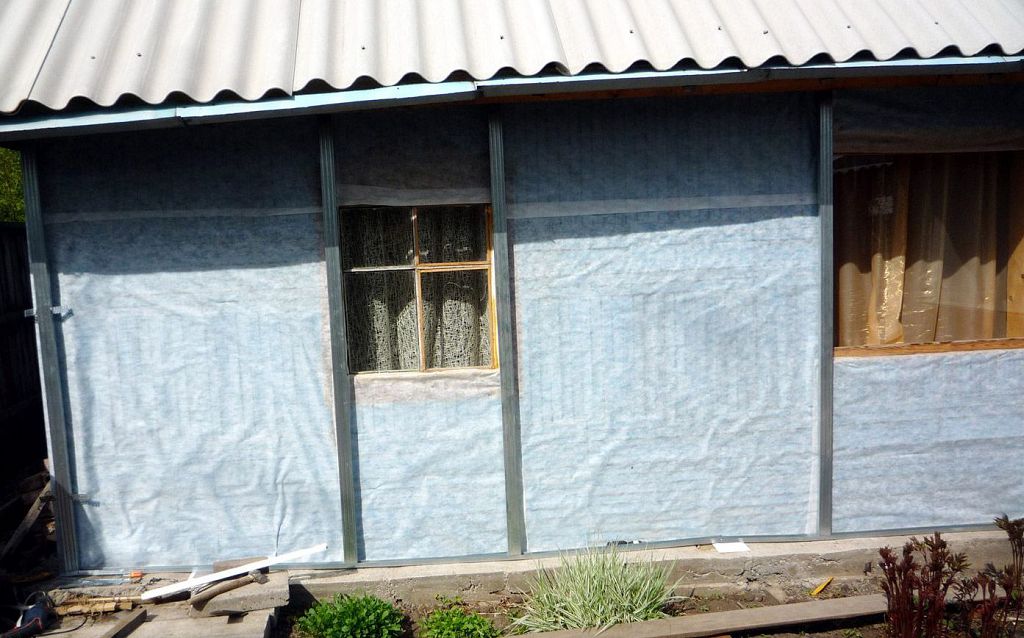 Установка вертикальних стійок в горизонтальний профіль