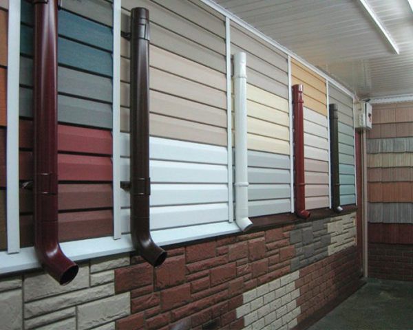 Вініловий сайдинг ділиться на кілька видів, кожен з яких має своє призначення.