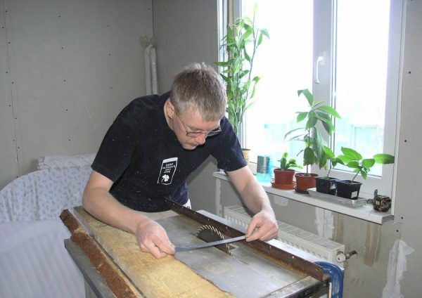 Другу сторону підпилюємо по лінійці