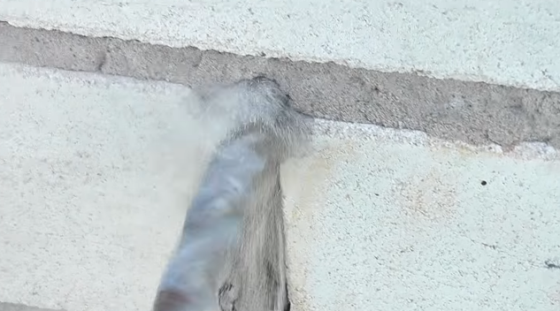 Свердління отворів у швах цегли