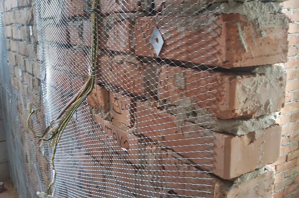 Закріпіть сітку