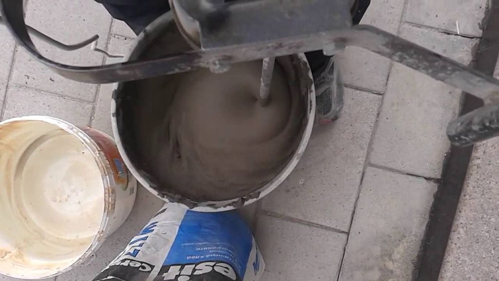 Замішування клею