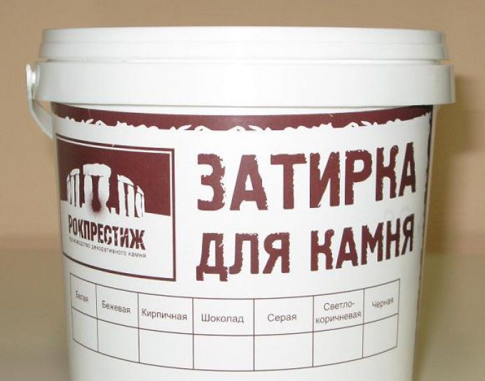 Затирка для каменю у відрах