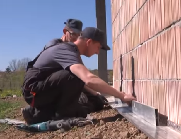 Стартова планка закріплена