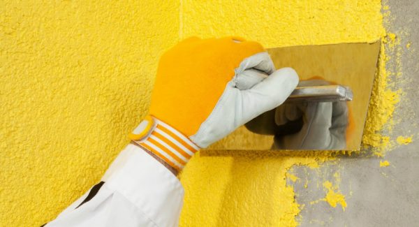 Нанесення фасадної штукатурки