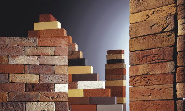 Сьогодні виробник пропонує облицювальні блоки будь-якого кольору, фактури, розміру. Є попит – є пропозиція