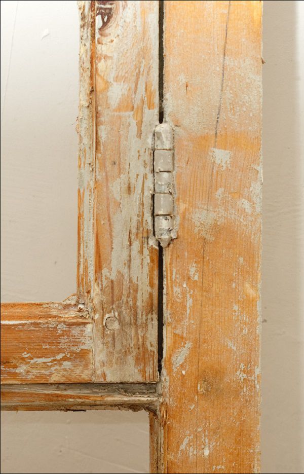 Ось так виглядає деревина після зняття фарби феном