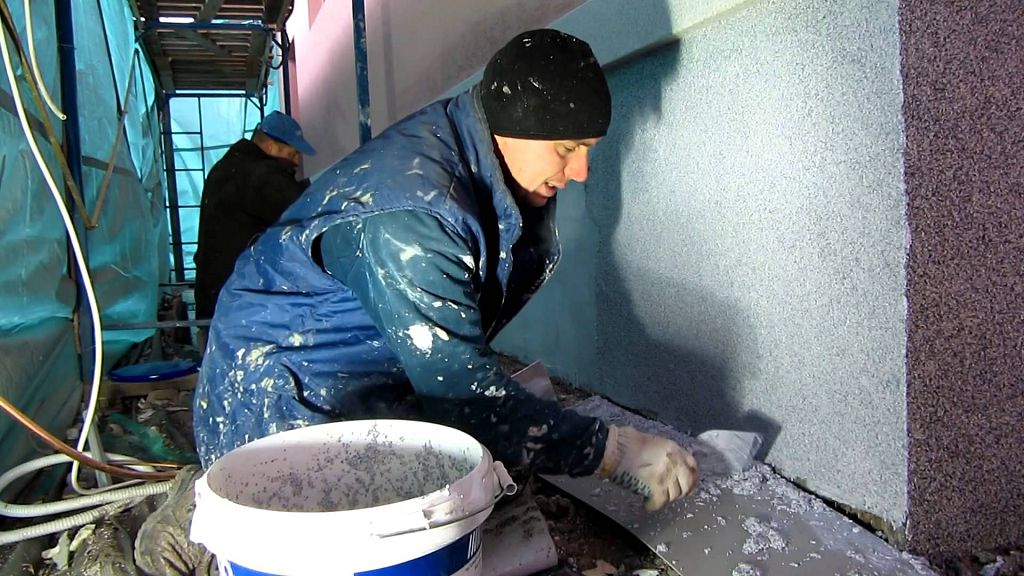 Нанесення мозаїчної штукатурки