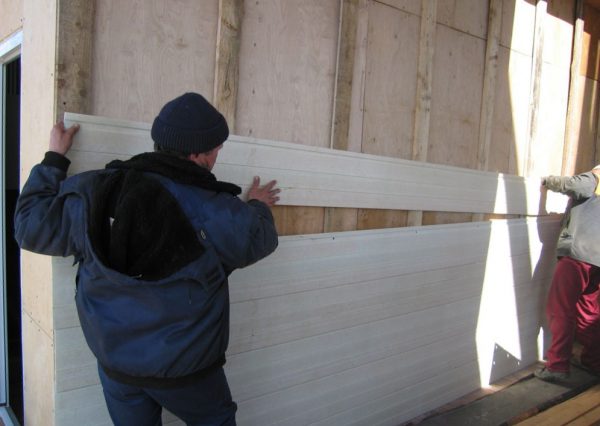 Вініловий сайдинг для фасаду будинку зі зрозумілою схемою монтажу