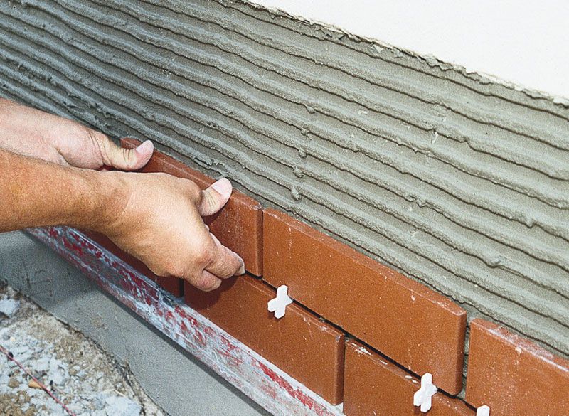 Наклеювання клінкерної плитки