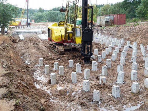 Забивання залізобетонних паль