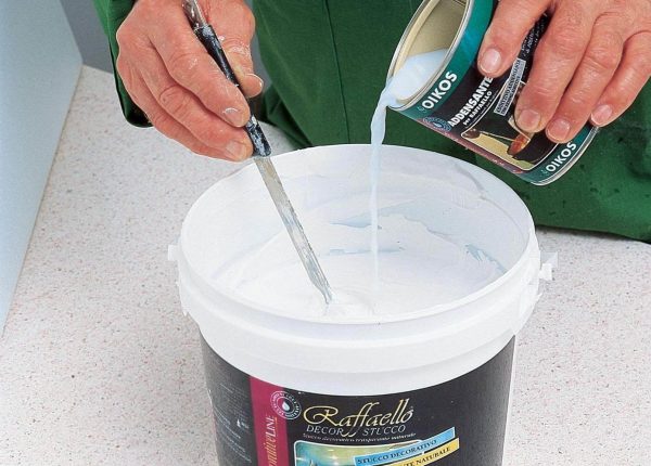 Розмішайте фарбу до потрібної консистенції