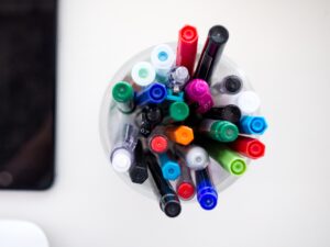 Как да премахнете драскотини от пластмаса у дома