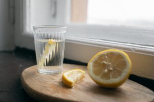 Как да изперете трева от дрехи у дома: най-ефективните методи